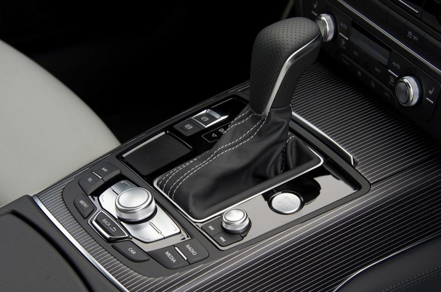 Детали интерьера Audi A6 TFSI Sedan (4G, C7) 2014 года  (WW) (фото 12 из 28)